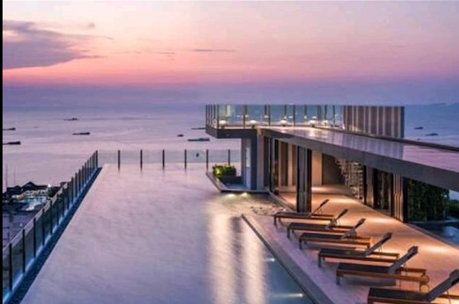 The Base Central Pattaya Eksteriør bilde