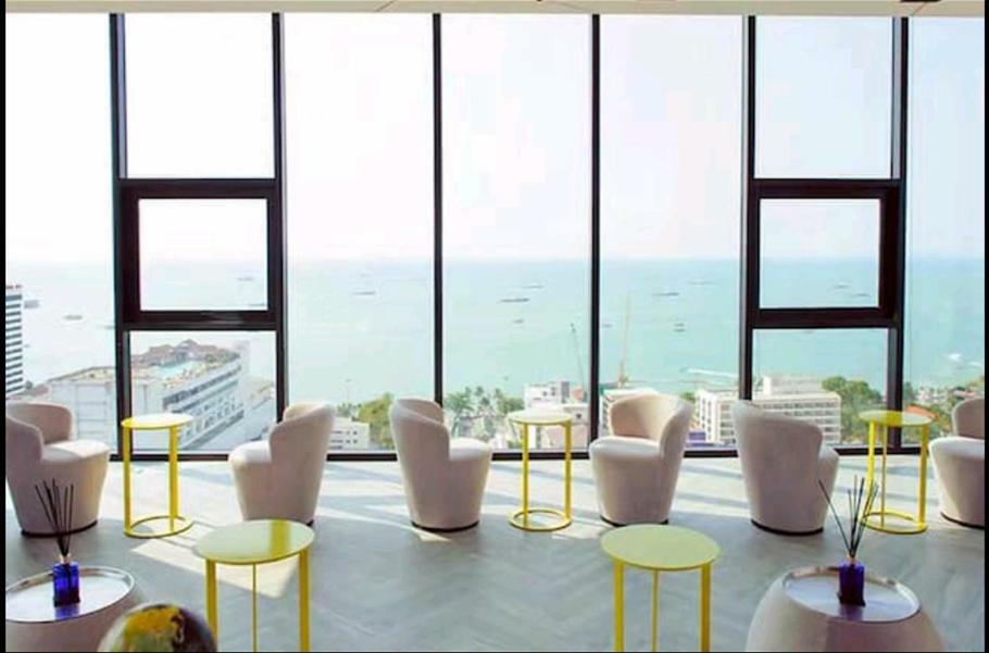 The Base Central Pattaya Eksteriør bilde