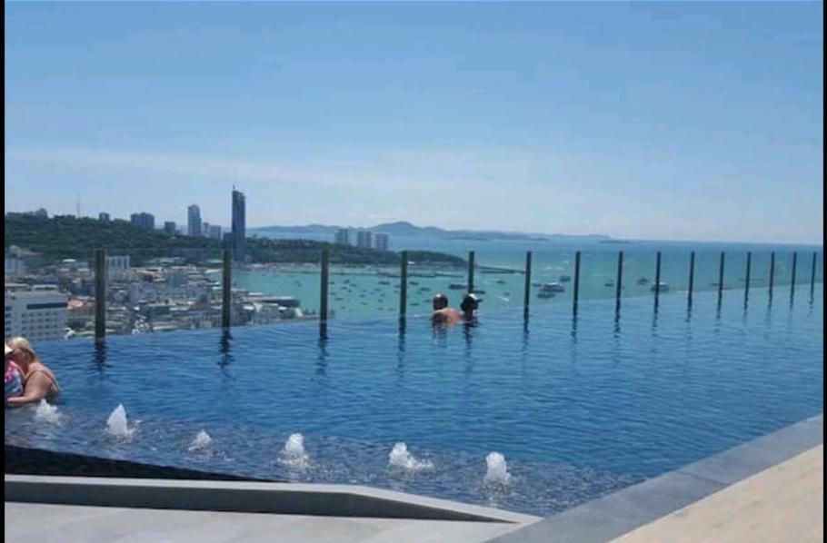 The Base Central Pattaya Eksteriør bilde