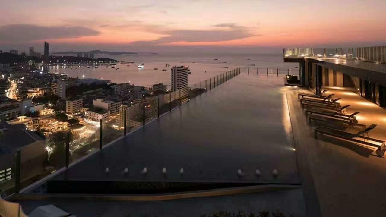 The Base Central Pattaya Eksteriør bilde